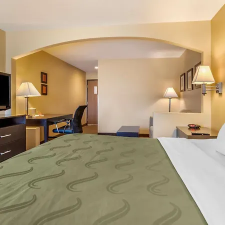 Quality Inn & Suites Lenexa Kansas City Exterior photo