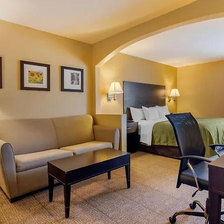 Quality Inn & Suites Lenexa Kansas City Exterior photo
