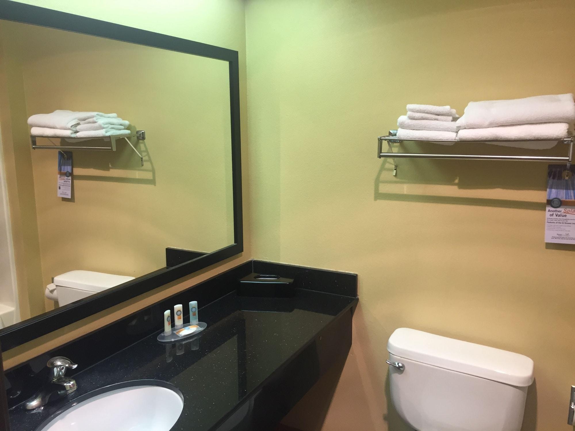 Quality & Kansas Hotel Lenexa