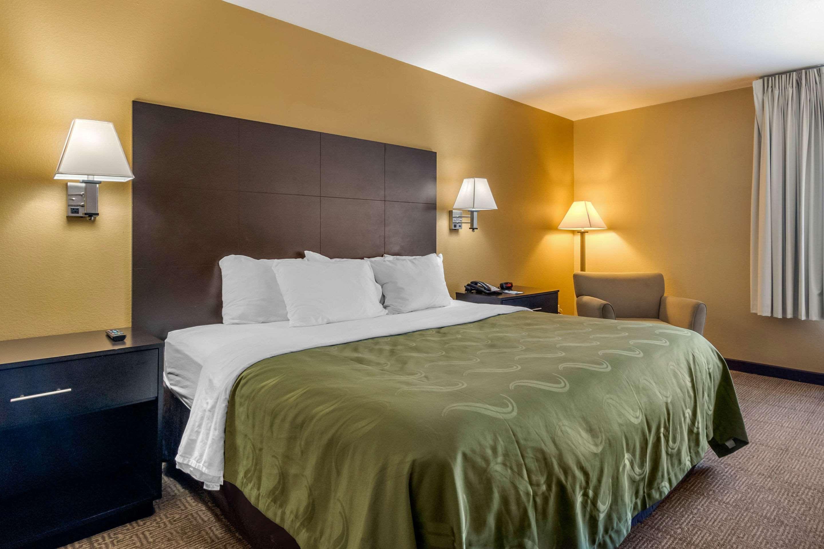 Quality & Kansas 2* Lenexa