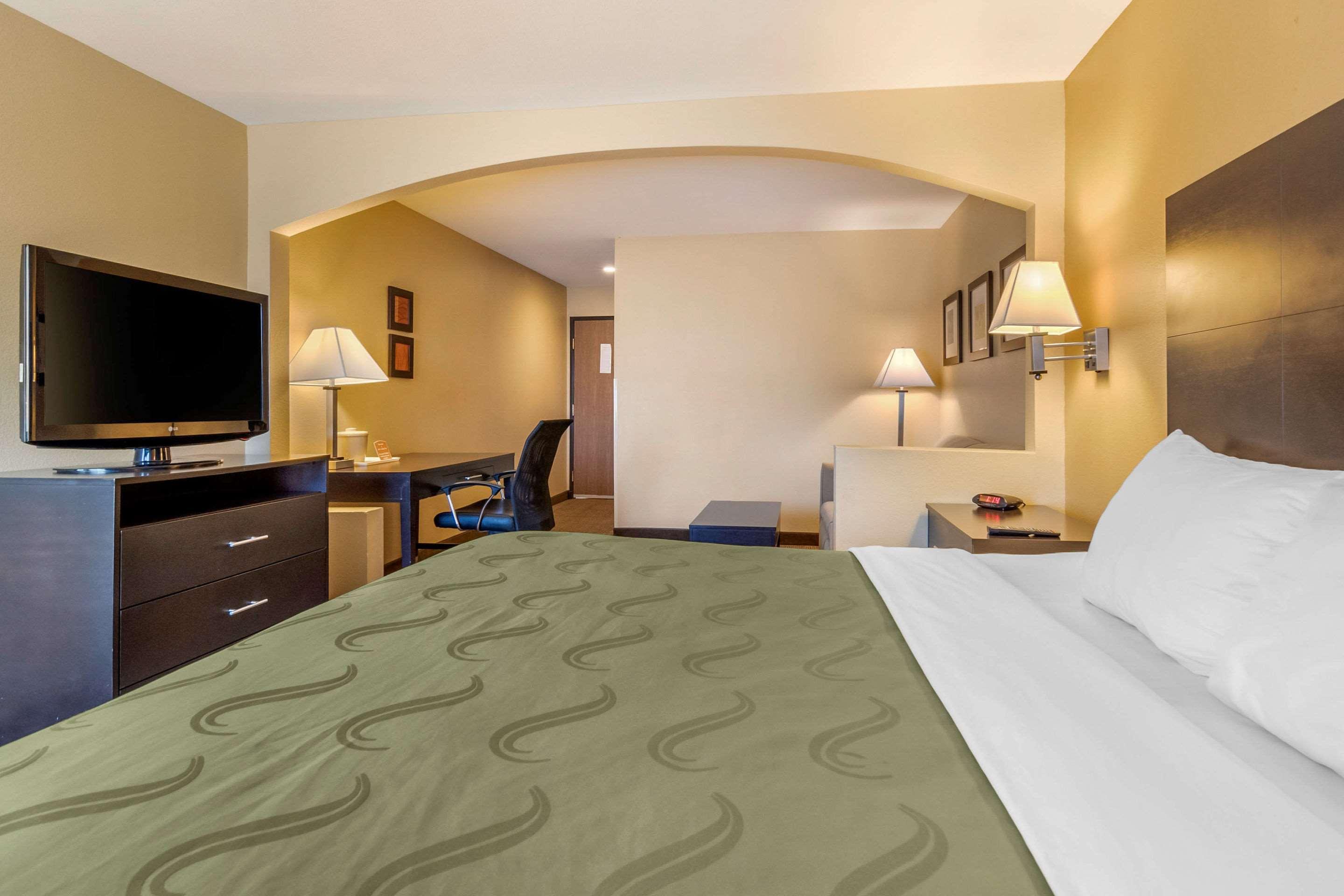 Quality & Kansas Hotel
