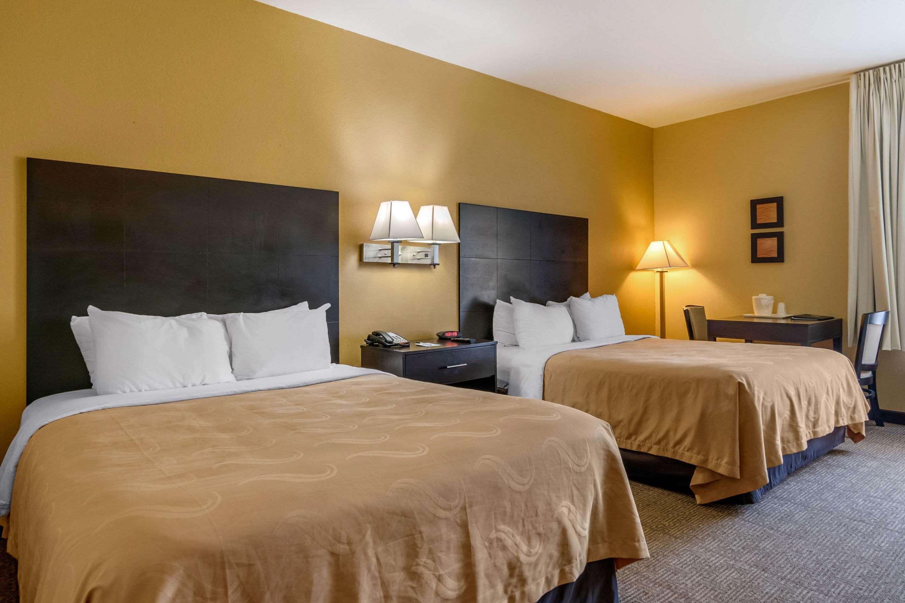 Quality & Kansas Hotel Lenexa
