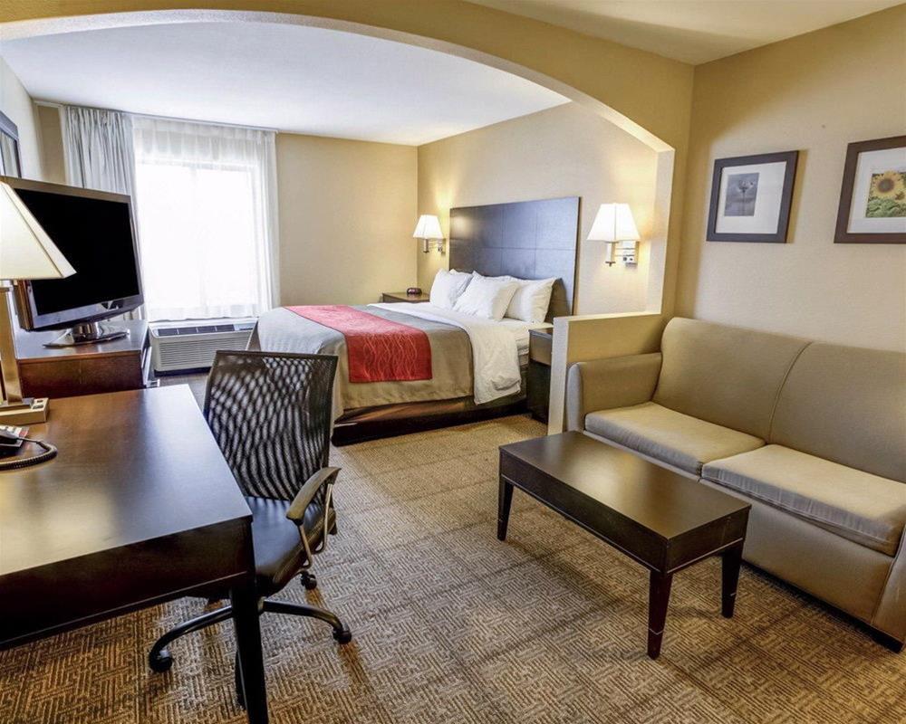 Quality & Kansas Hotel