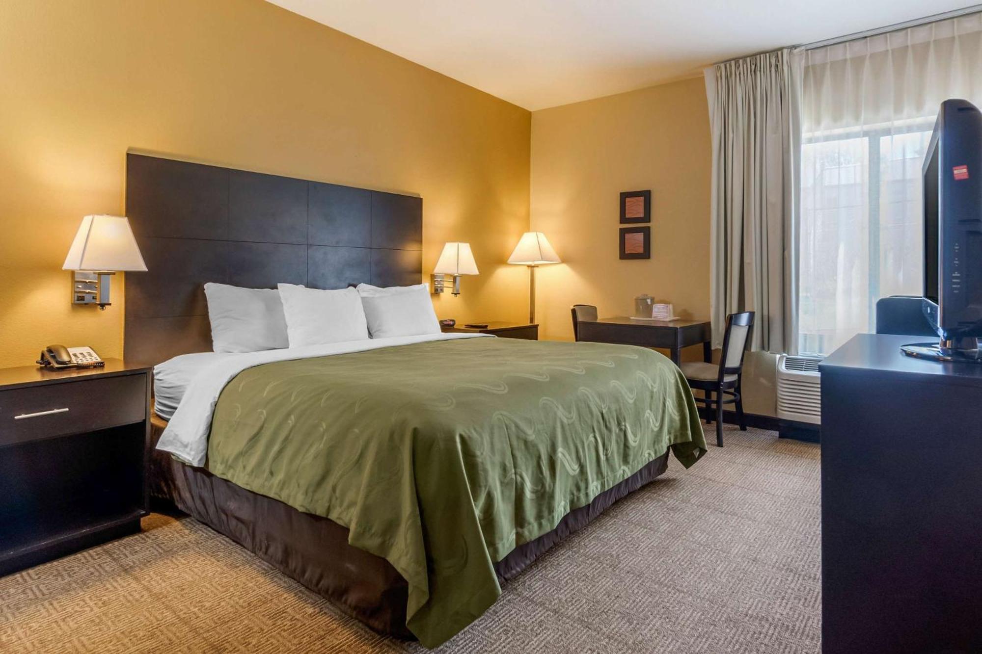 Quality & Kansas Hotel