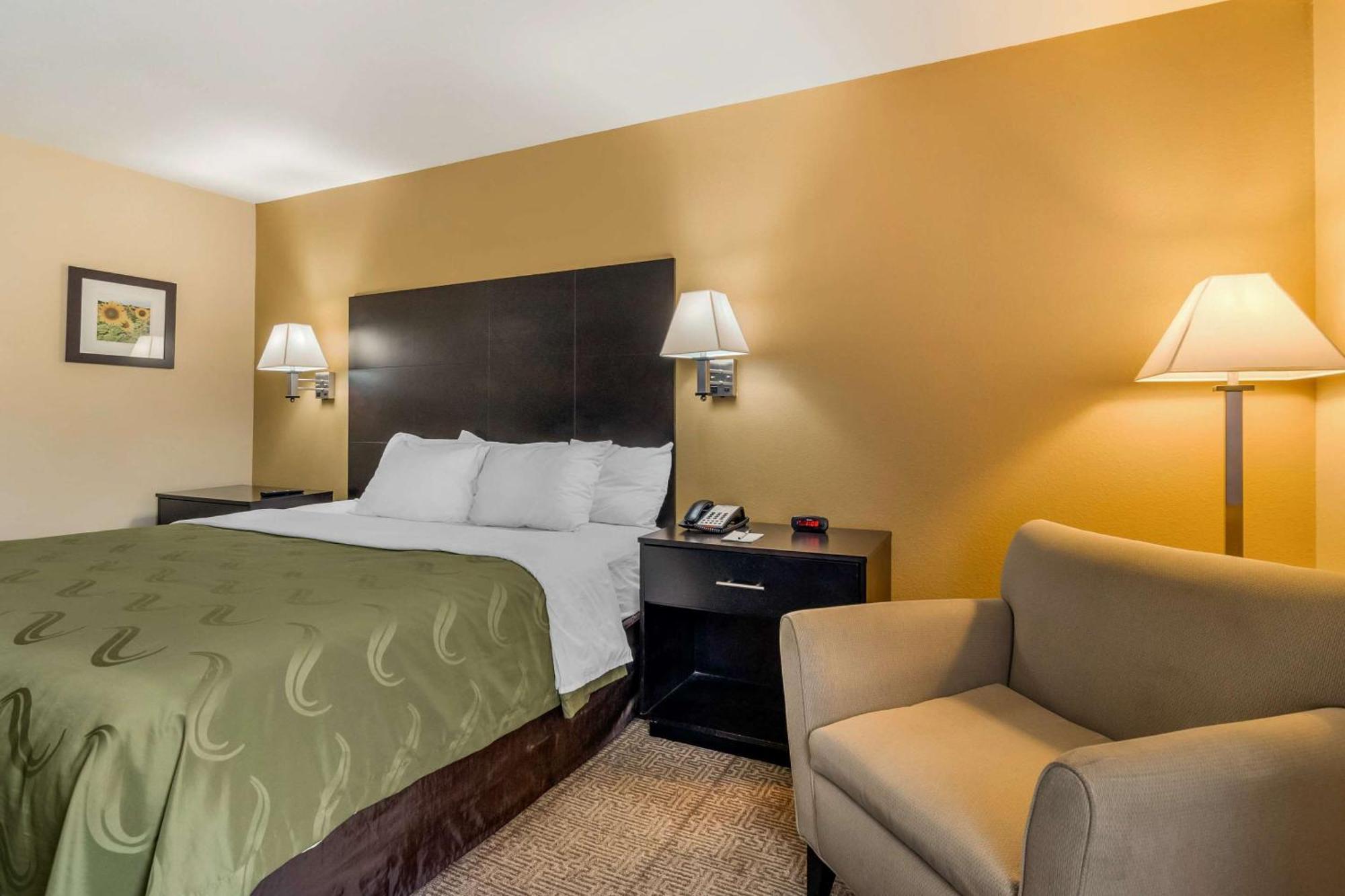 Quality & Kansas Hotel Lenexa