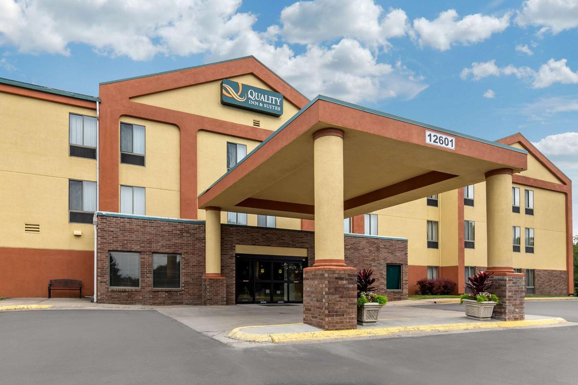 Quality & Kansas Hotel Lenexa