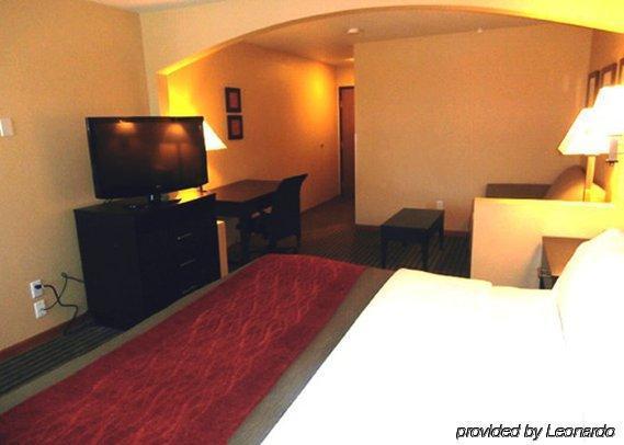 Quality & Kansas Hotel Lenexa