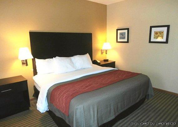 Quality & Kansas Hotel Lenexa